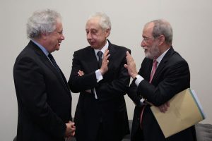 Paulo-Delgado-com-Pérsio-Arida,-ex-presidente-do-Banco-Central,-e-Everardo-Maciel,-ex-Secretário-da-Receita-Federal1